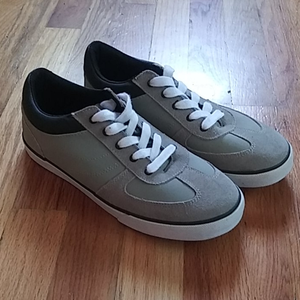 Cat & Jack Gray suede shoes sneakers target 6 blue